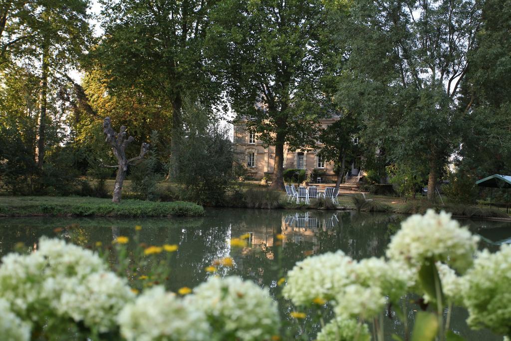 Bed and Breakfast Chateau Du Beugnon Tigné Exterior foto